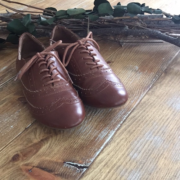 womens leather wingtip oxfords